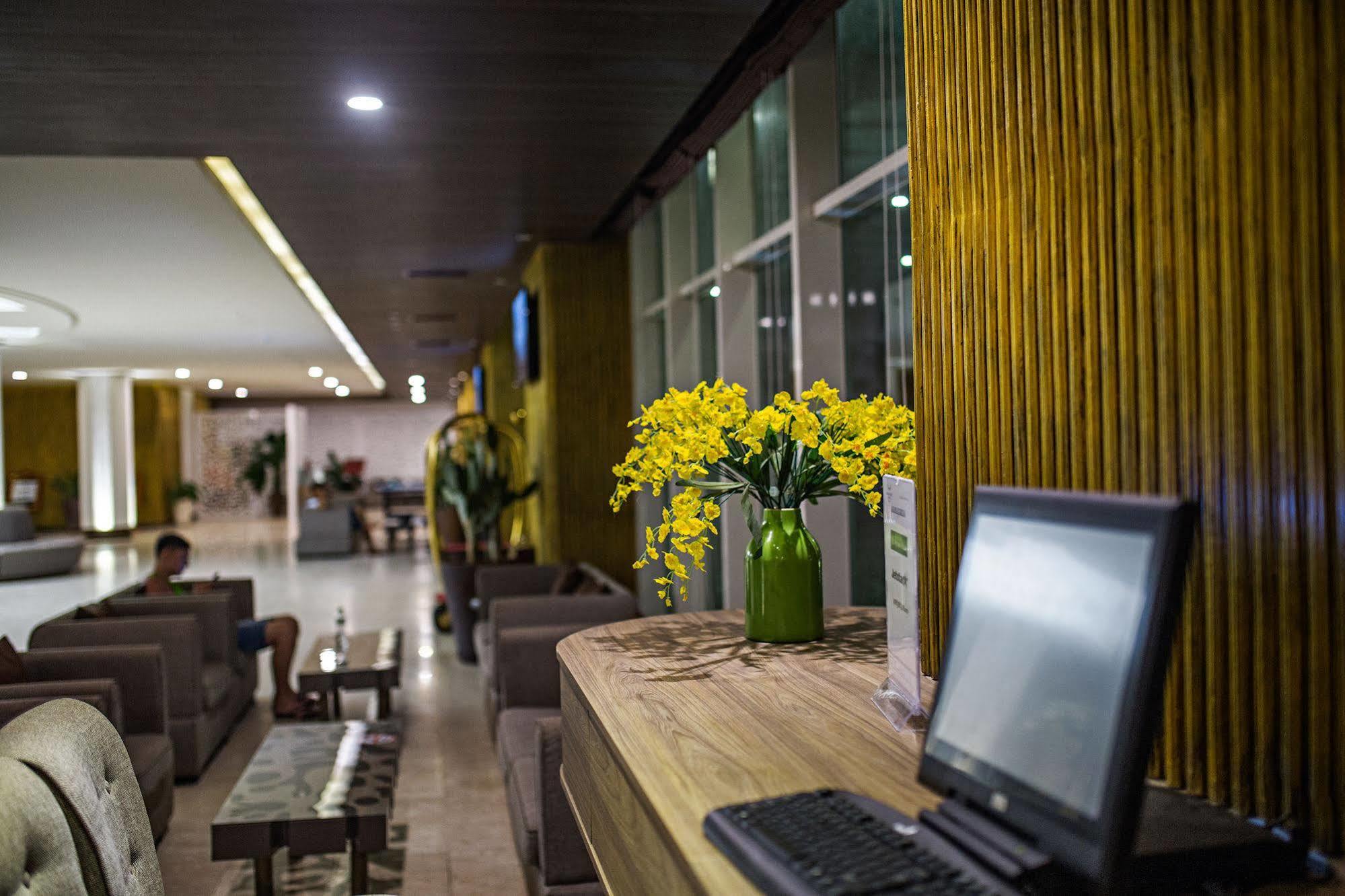 Muong Thanh Holiday Muine Hotel Mũi Né Buitenkant foto