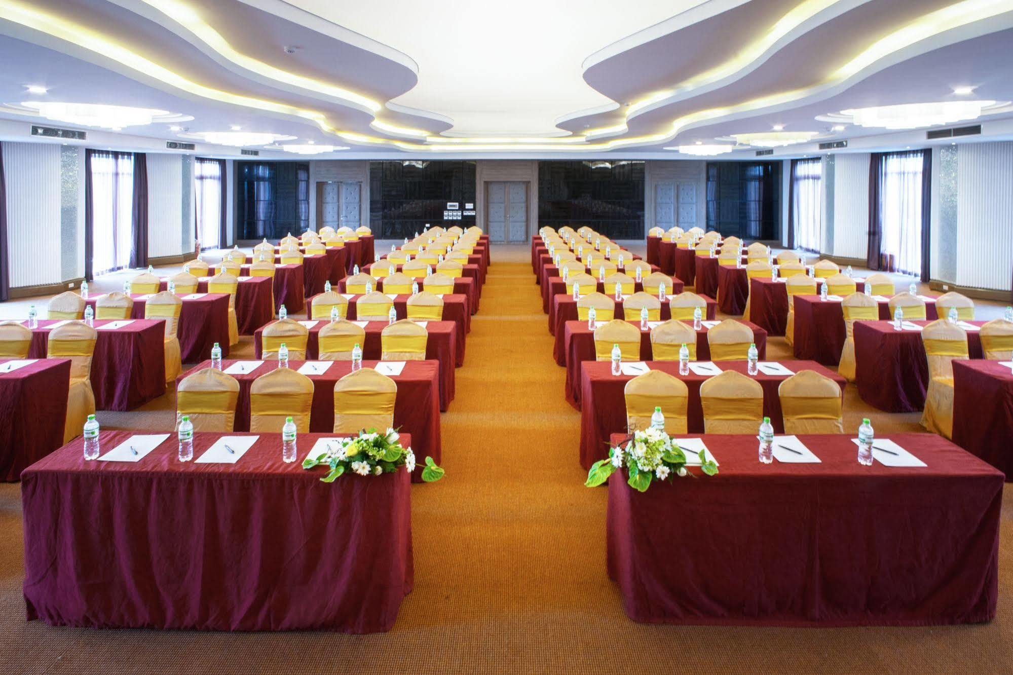 Muong Thanh Holiday Muine Hotel Mũi Né Buitenkant foto