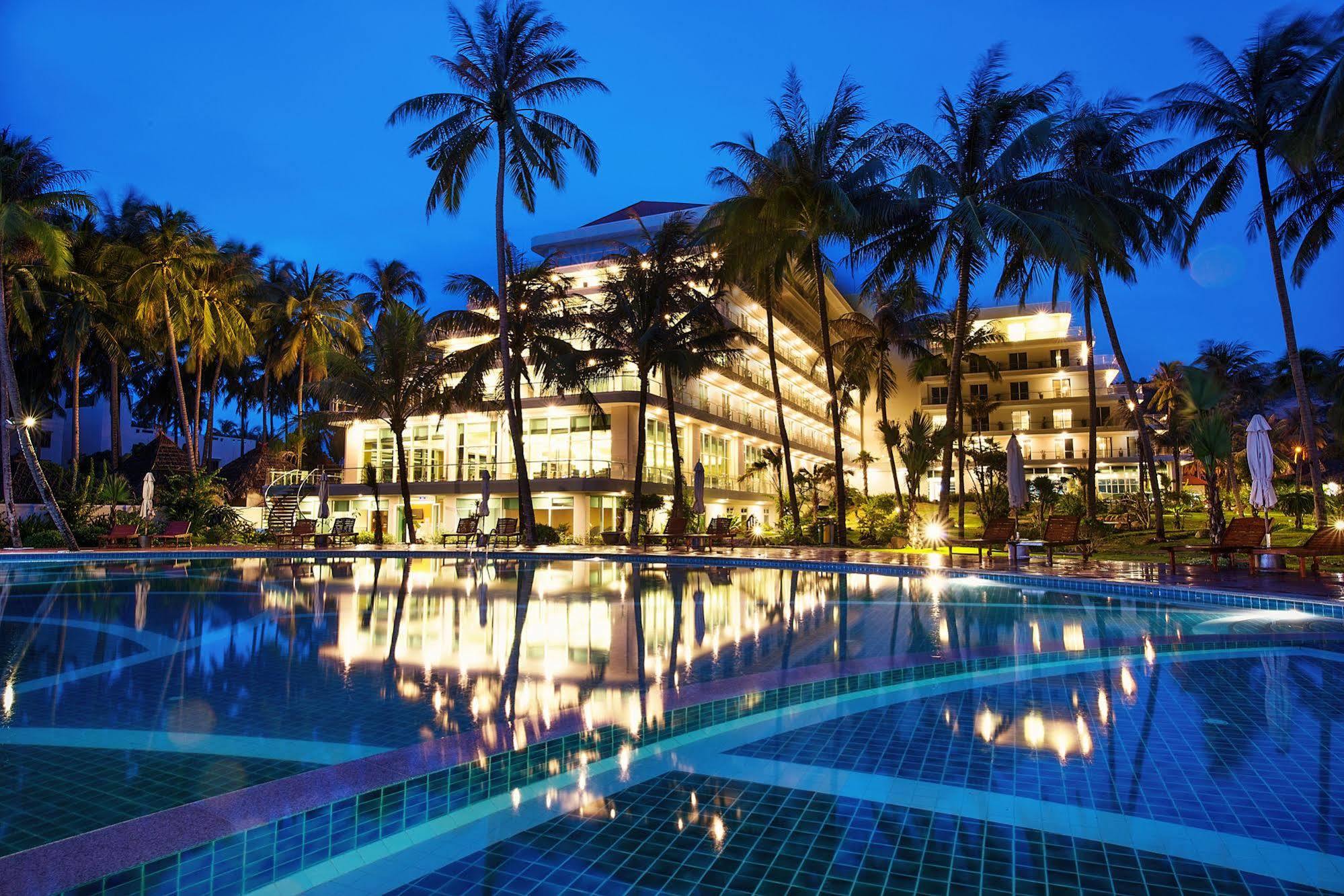 Muong Thanh Holiday Muine Hotel Mũi Né Buitenkant foto